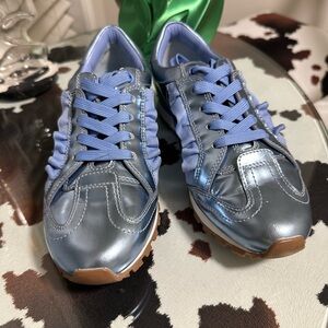 Pre-loved Tory Burch Leather Periwinkle Blue Sneakers